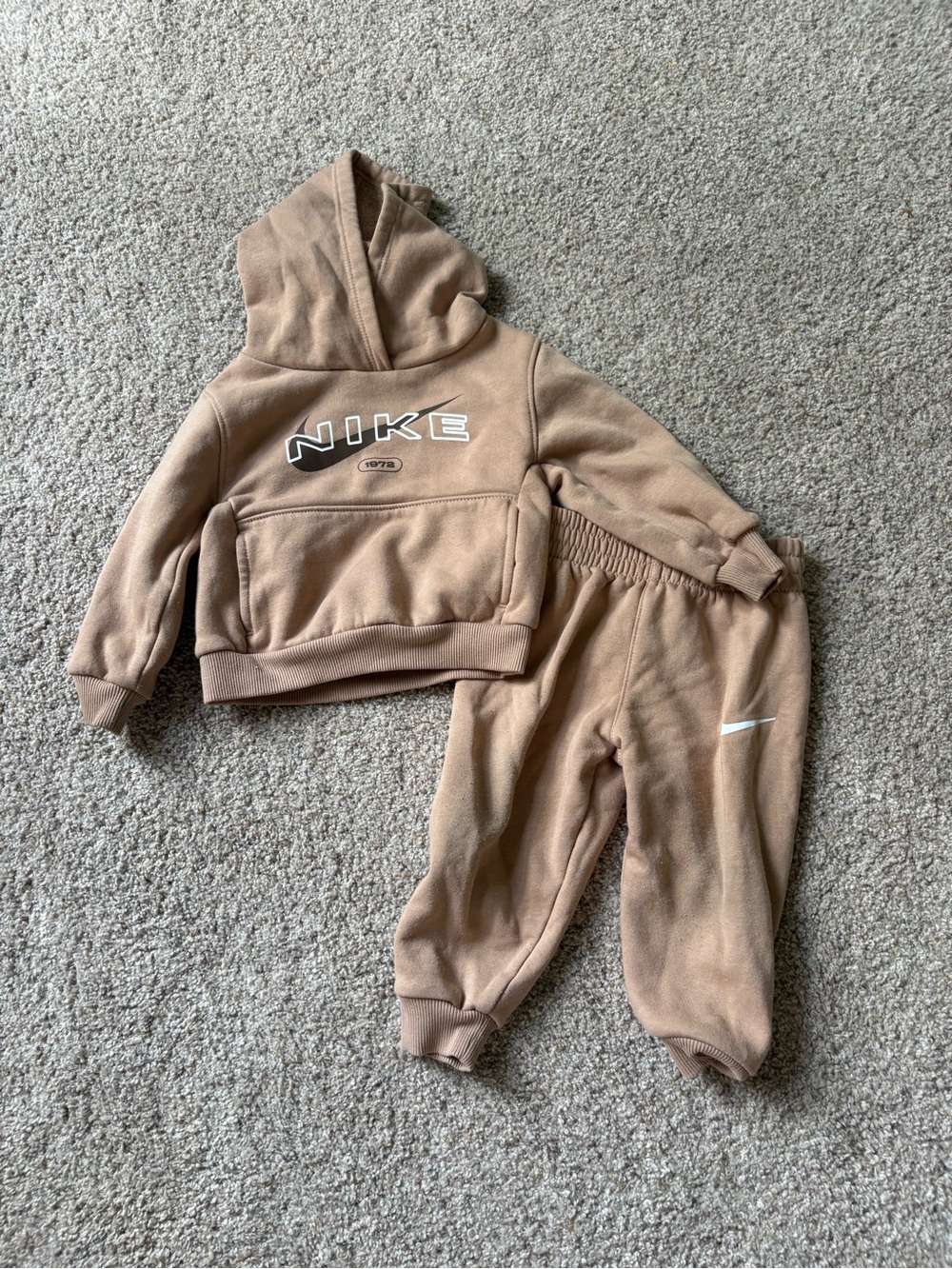 Nike Baby Toddler 2-Piece Fleece Hoodie & Pants Set Logo Beige 18M